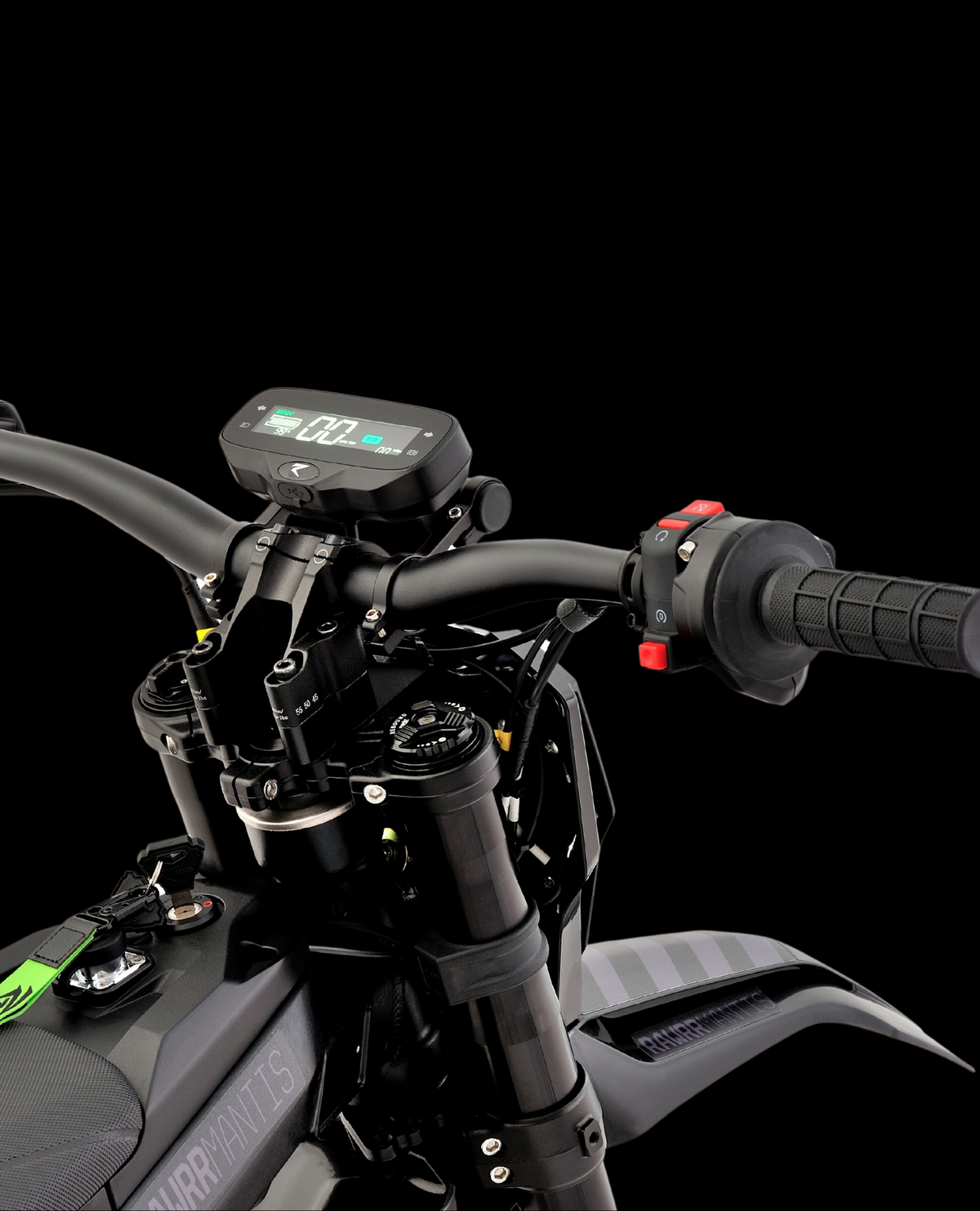 Mantis Model dash and handlebar